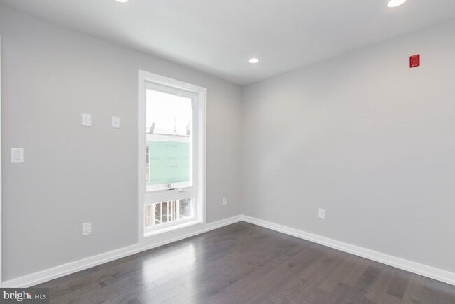Building Photo - 712-14 S Sartain St