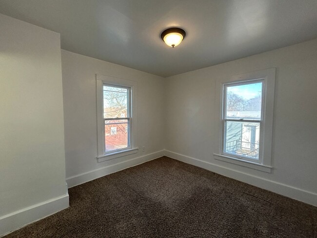 Building Photo - ET1608 E 12th St