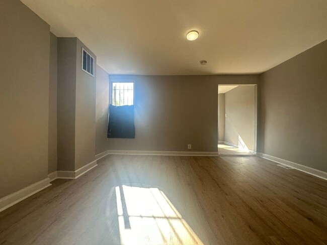 Building Photo - Three-bedroom House in Baltimore