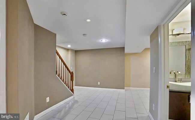 Building Photo - 2054 Madrillon Rd