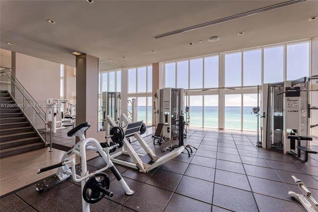 Building Photo - 1830 S Ocean Dr