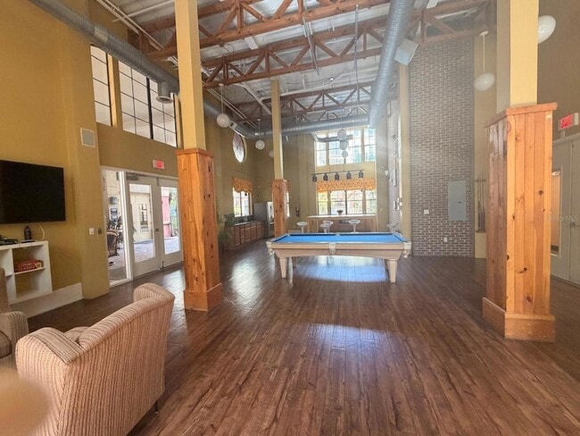 Building Photo - 911 N Orange Ave