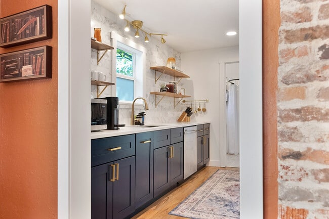 Building Photo - 1221 N A St