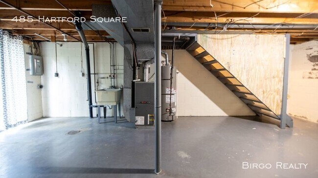 Building Photo - 485 Hartford Square