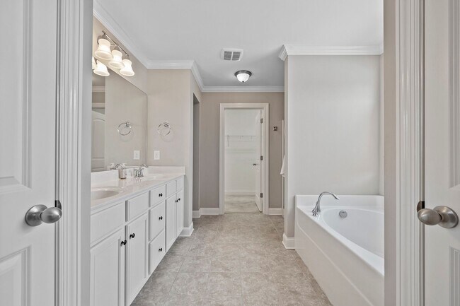 Building Photo - 4BR Home with Over 3,200 Sq Ft in Desirable Mount Juliet Community