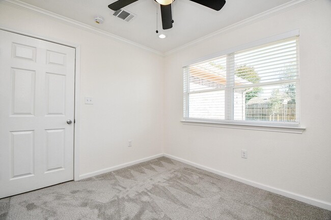 Building Photo - 10402 Kirkhall Dr