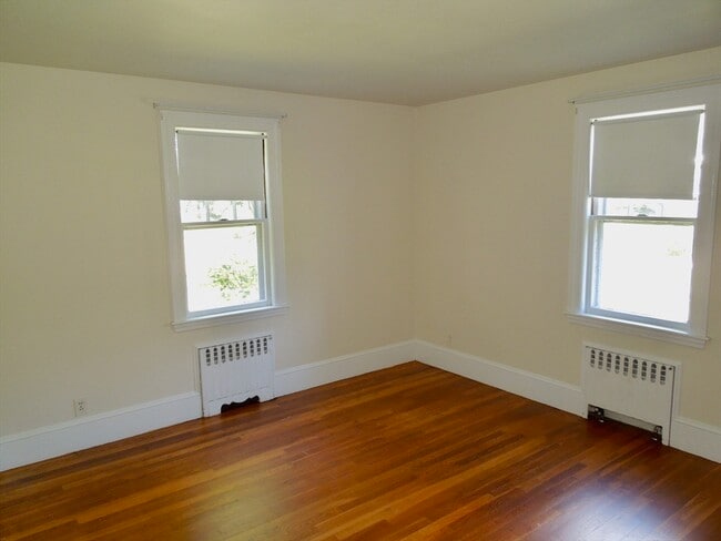 Building Photo - 2 Briarwood Ct