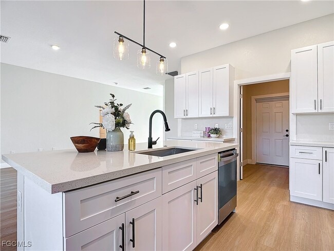 Building Photo - 5006 S Peachtree Cir