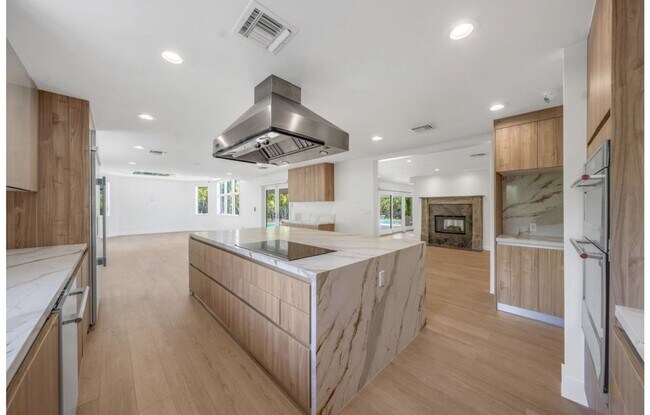 Building Photo - 5120 Carillo St