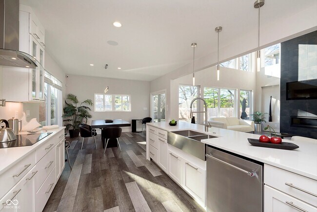 Building Photo - 429 W 86th St