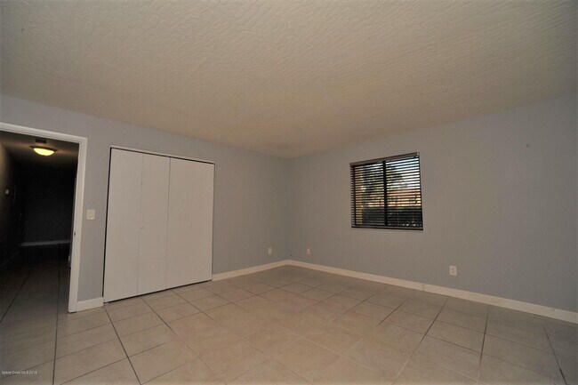 Building Photo - 2100 Forest Knoll Dr NE