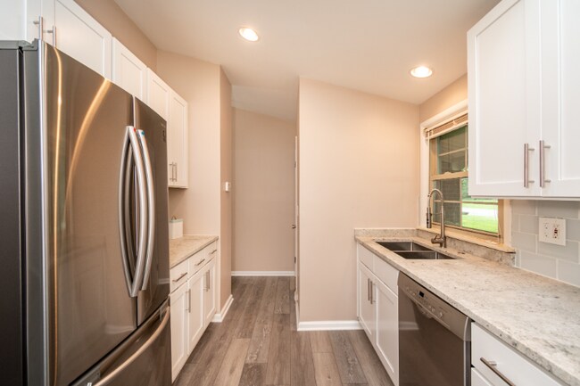 Building Photo - 1239 Ashover Dr