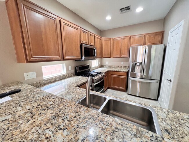 Building Photo - Gorgeous 1 story single home, 3 beds, 2 ba...