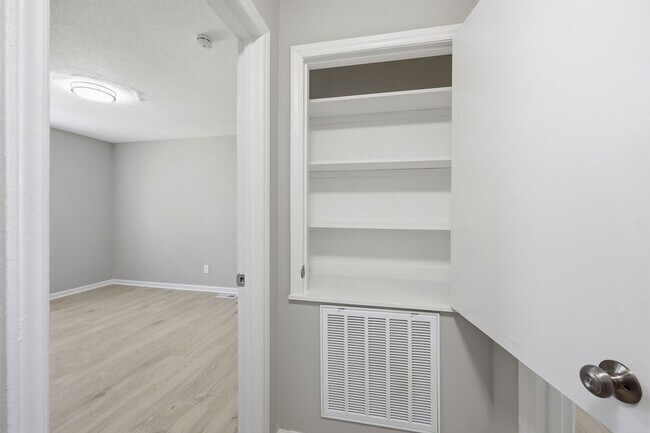Building Photo - 4800 Hoyle Dr