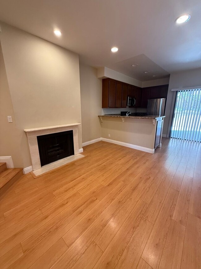 Building Photo - 1 Bed / 1 Bath Gem
