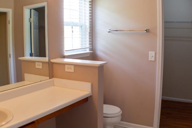 Building Photo - 5145 Mabe Dr