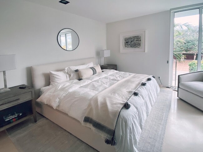 Building Photo - 243 Venetian Dr