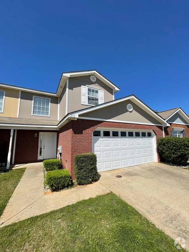 Building Photo - WAKEFIELD SUBDIVISION - Double Garage!  GR...