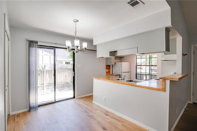 Building Photo - 12407 Tree Line Dr