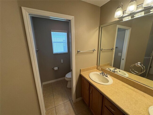 Building Photo - 436 Kingston Way