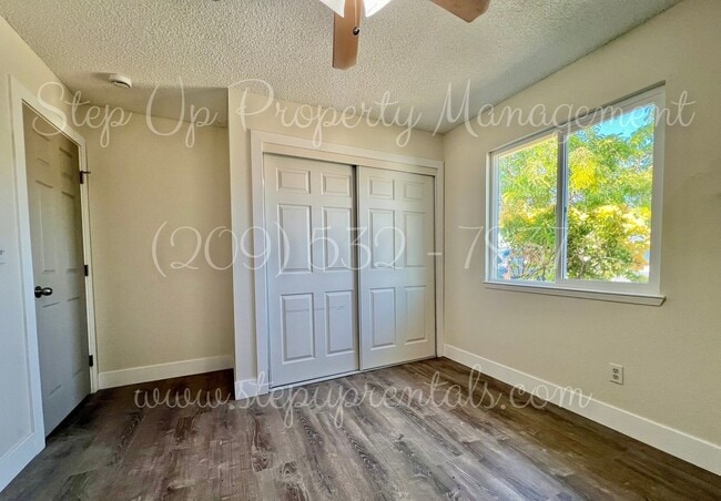 Building Photo - Beautifully Updated 4-Bedroom Home on Half...