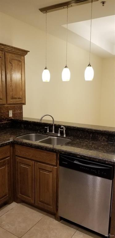 Building Photo - 15 Samgar St