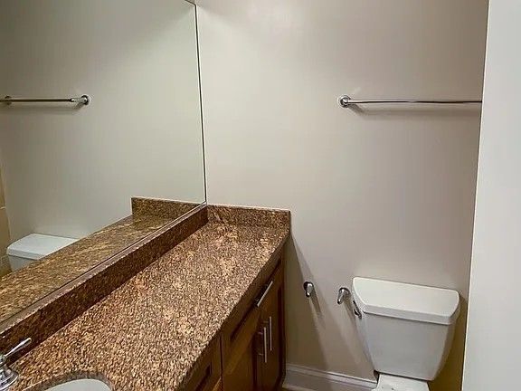 Building Photo - 3229 N Kenmore Ave