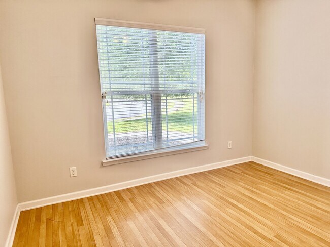 Building Photo - Three Bedroom Home located in Midpoint!