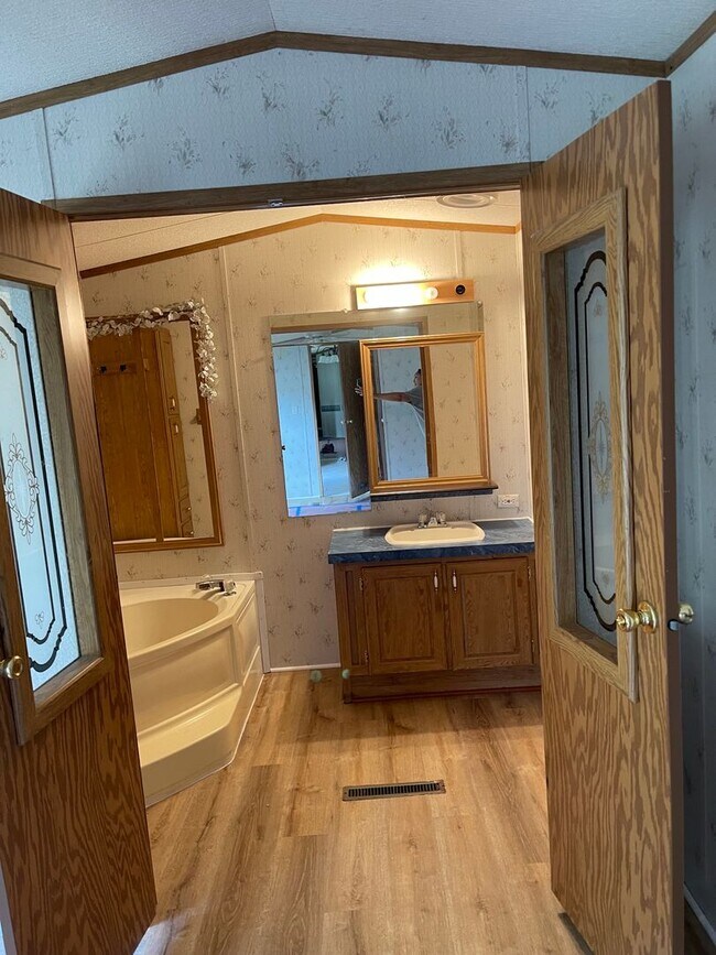 Building Photo - 3 bedroom home Fayetville PA!