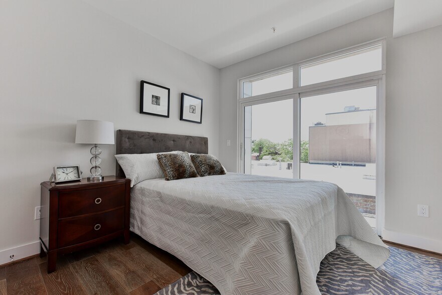 Building Photo - 2337 Champlain Street NW