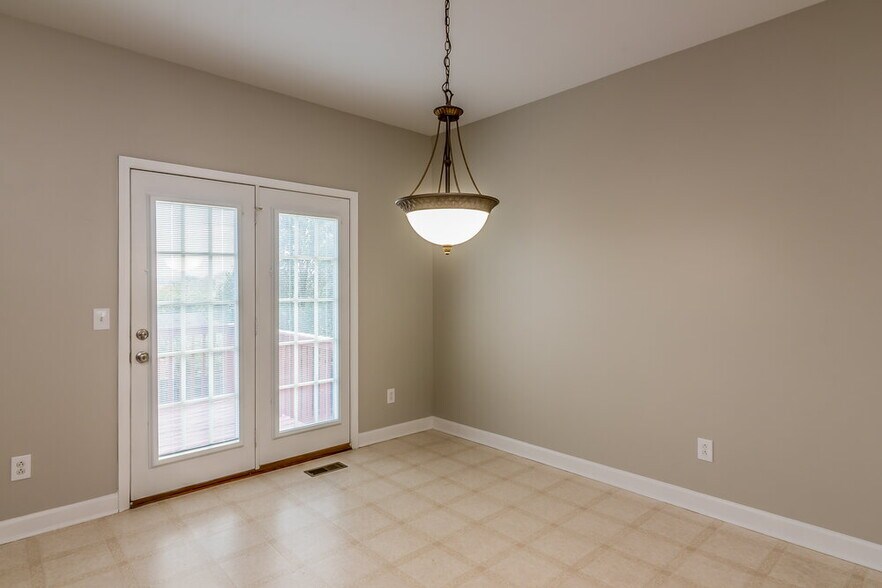 Building Photo - 2647 Hansford Dr