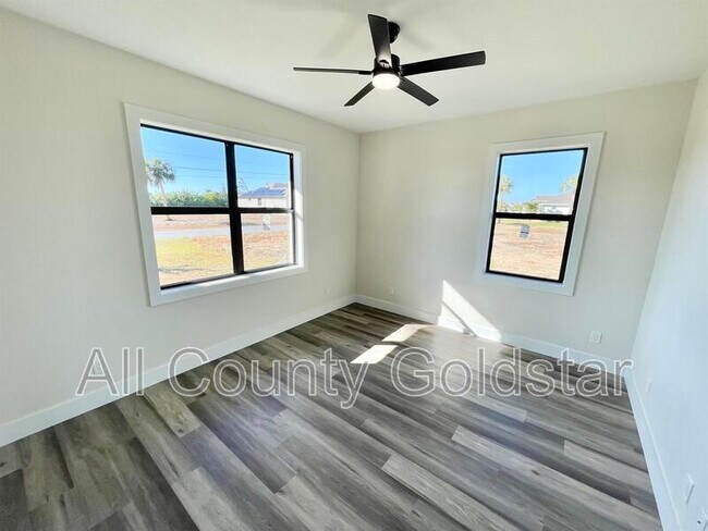 Building Photo - 31 Pine Valley Pl