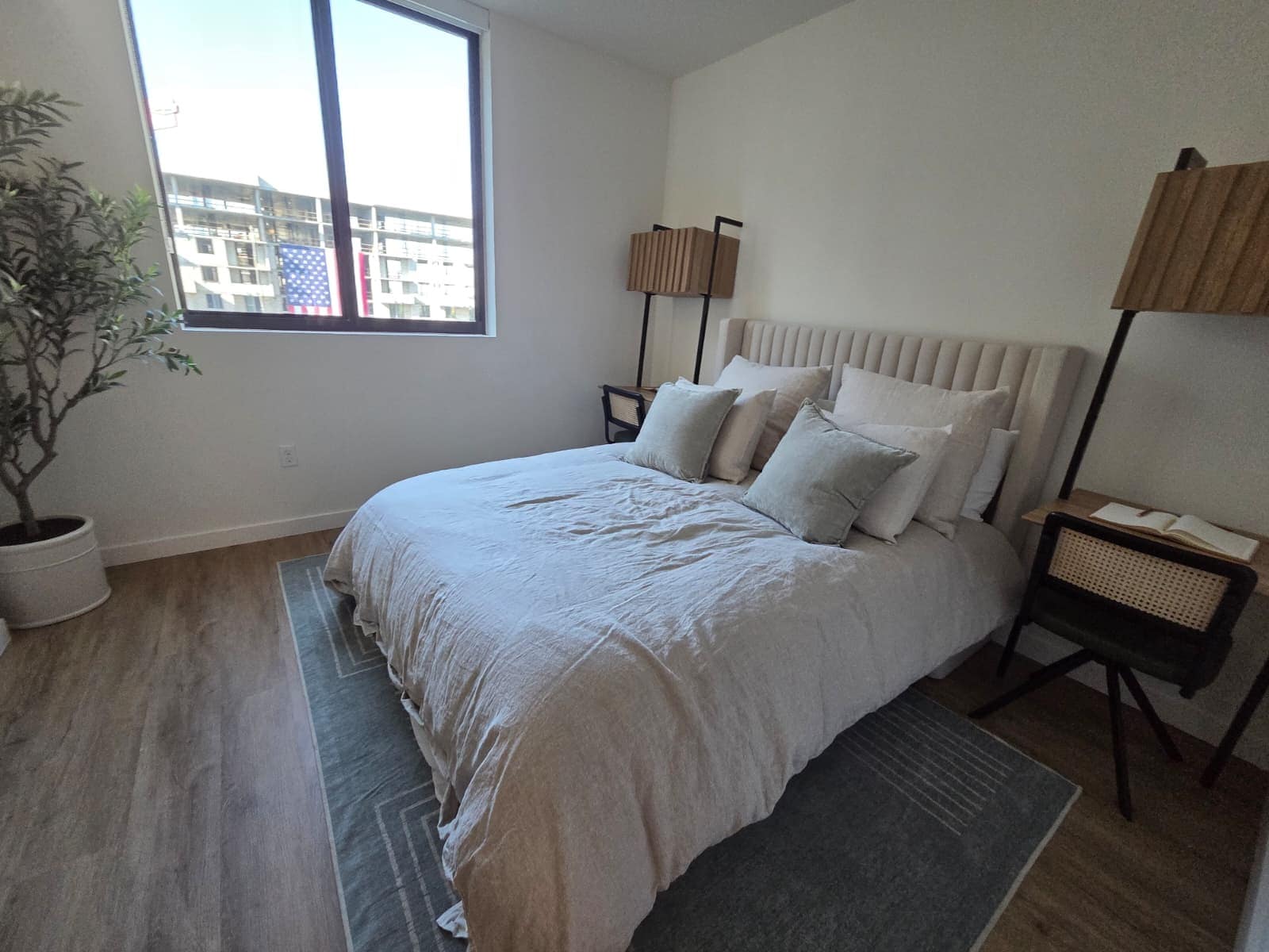 Building Photo - 751 E 28th St