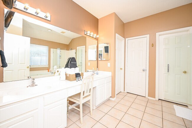 Building Photo - 12122 Lucky Meadow Dr