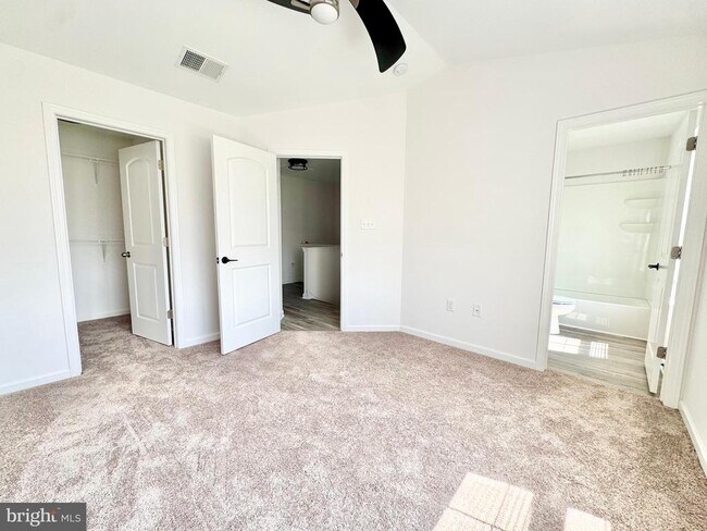 Building Photo - 1066 Wickersham Wy