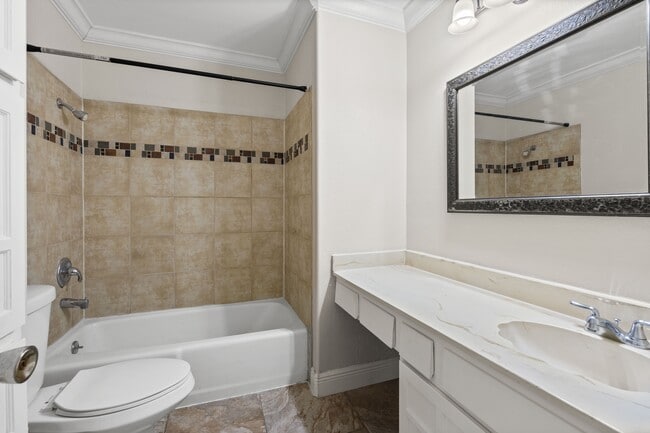 Building Photo - 404 Cavendish Dr