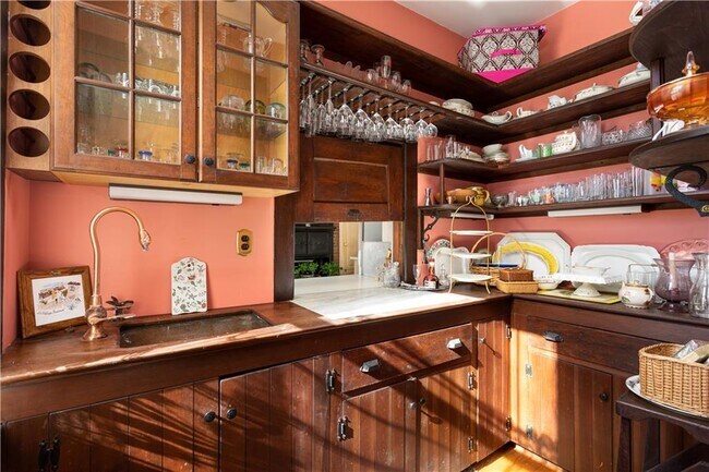 Building Photo - 138 Elm Dr