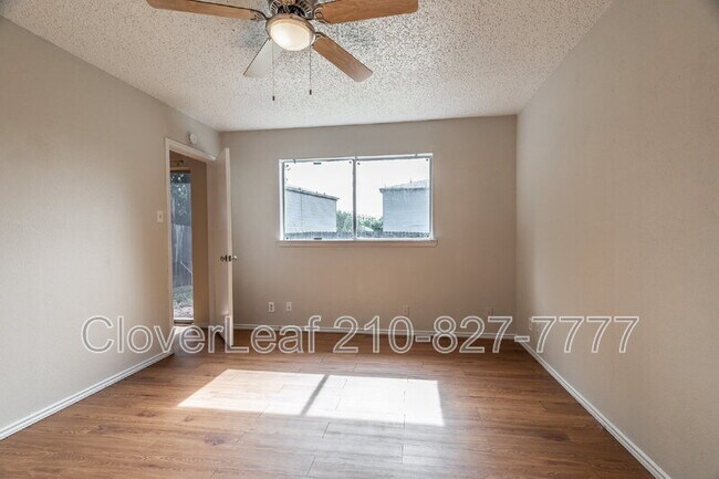Building Photo - 5528 Lochmoor