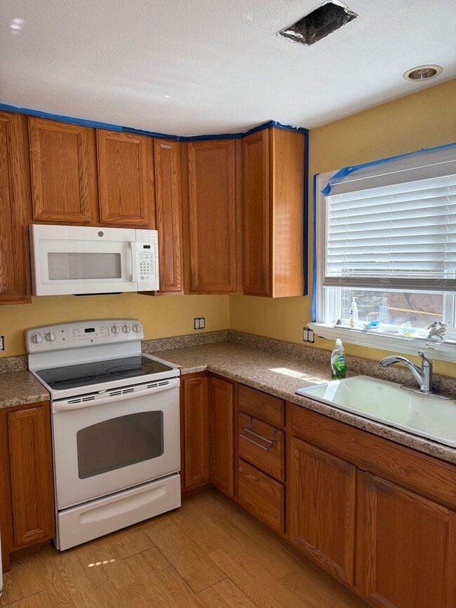 Building Photo - QUAINT UPDATED ADU IN THE COUNTRY