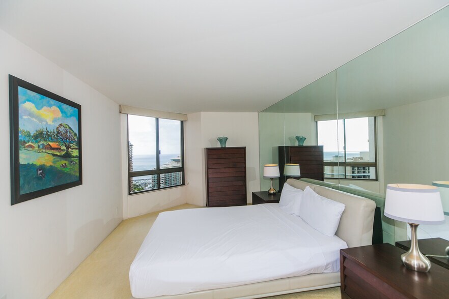 3rd bedroom, ocean views - 1910 Ala Moana Blvd