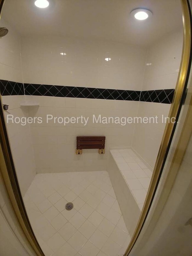 Building Photo - 1909 Marina Rd