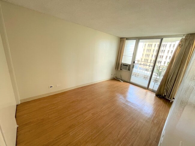 Building Photo - 2 Bedroom, 2 Bathroom w/ AC & INCLUDES ELECTRICITY Available Now!