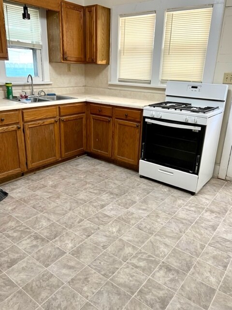 Kitchen - 2406 W Olive St