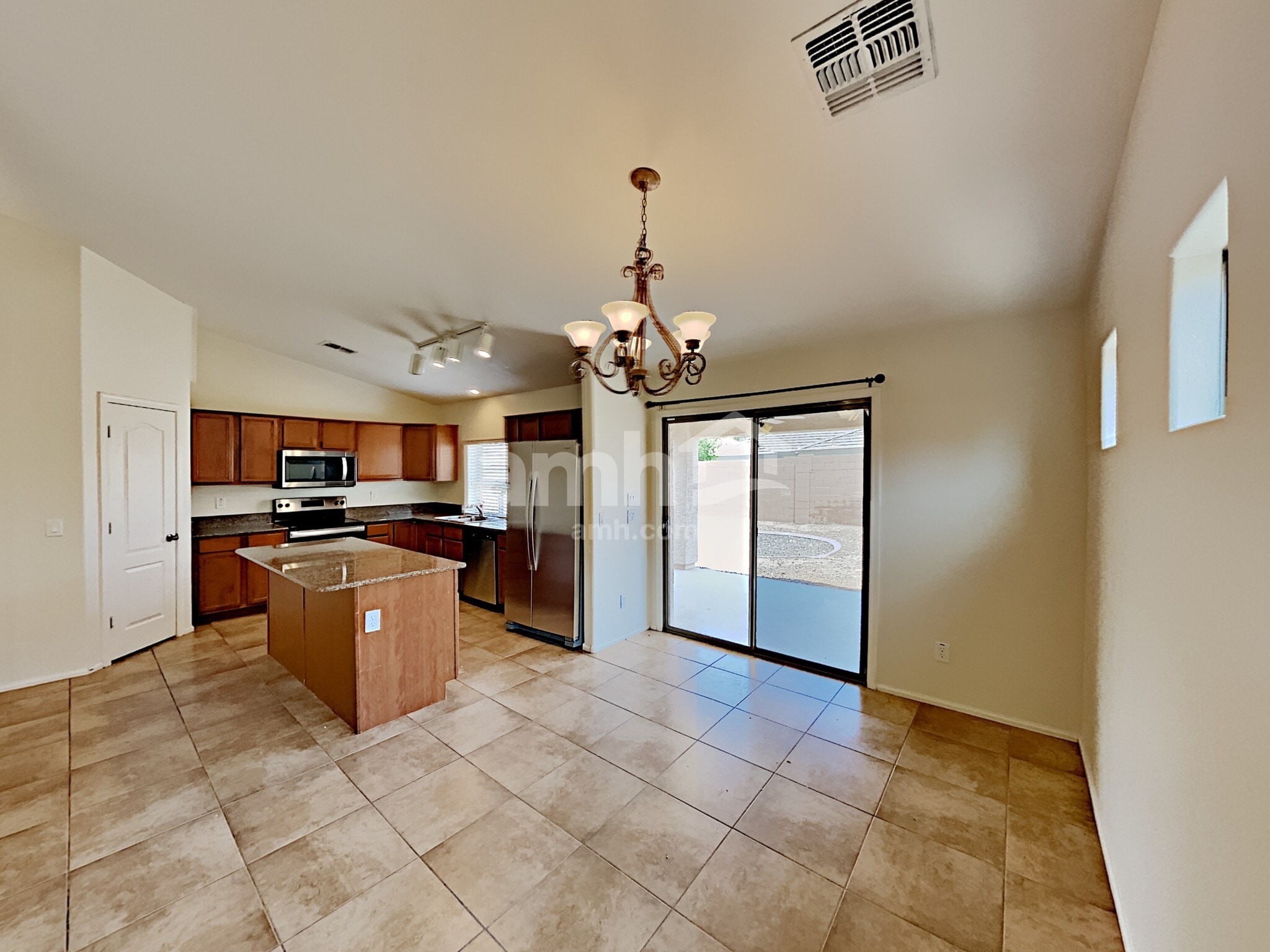 Building Photo - 17568 W Voltaire St