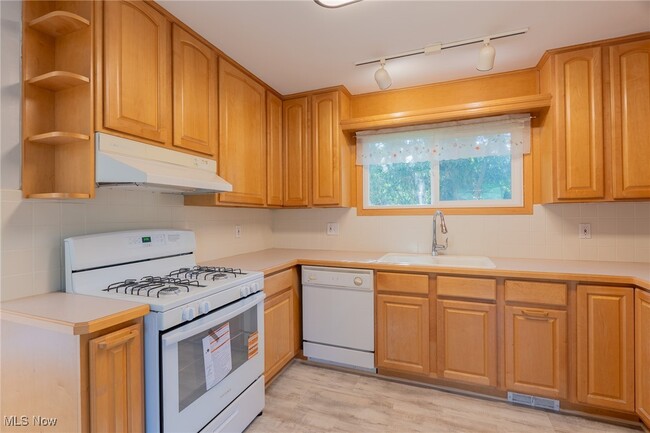 Building Photo - 24457 Tunbridge Ln