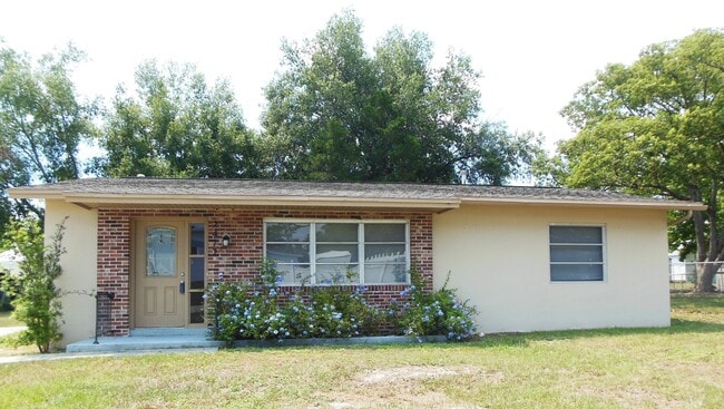 Primary Photo - 2472 Evergreen Ave