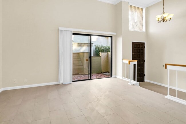 Building Photo - Beautiful townhome in La Jolla!  Three bedrooms plus office/extra bedroom! Available immediately!