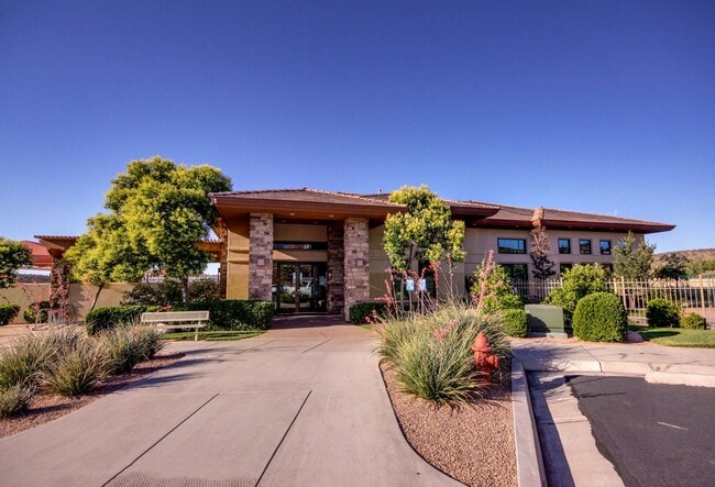 Building Photo - 2132 N Canyon Greens Cir