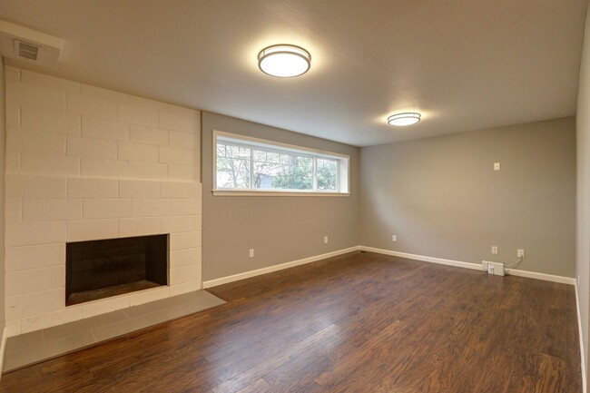 Building Photo - Beautiful 4bd, 2.5ba Home by Marymoor Park...