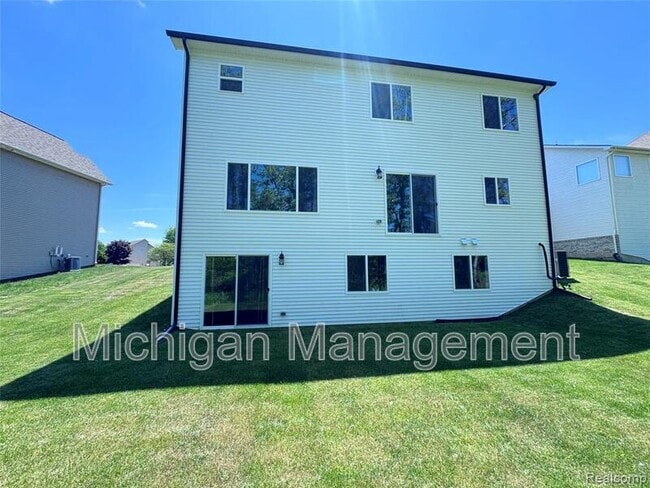 Building Photo - 6149 Woodridge Ln